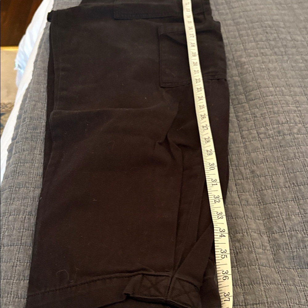 Banana Republic Women's Black Cargo style cinched bottoms - Picture 4 of 5